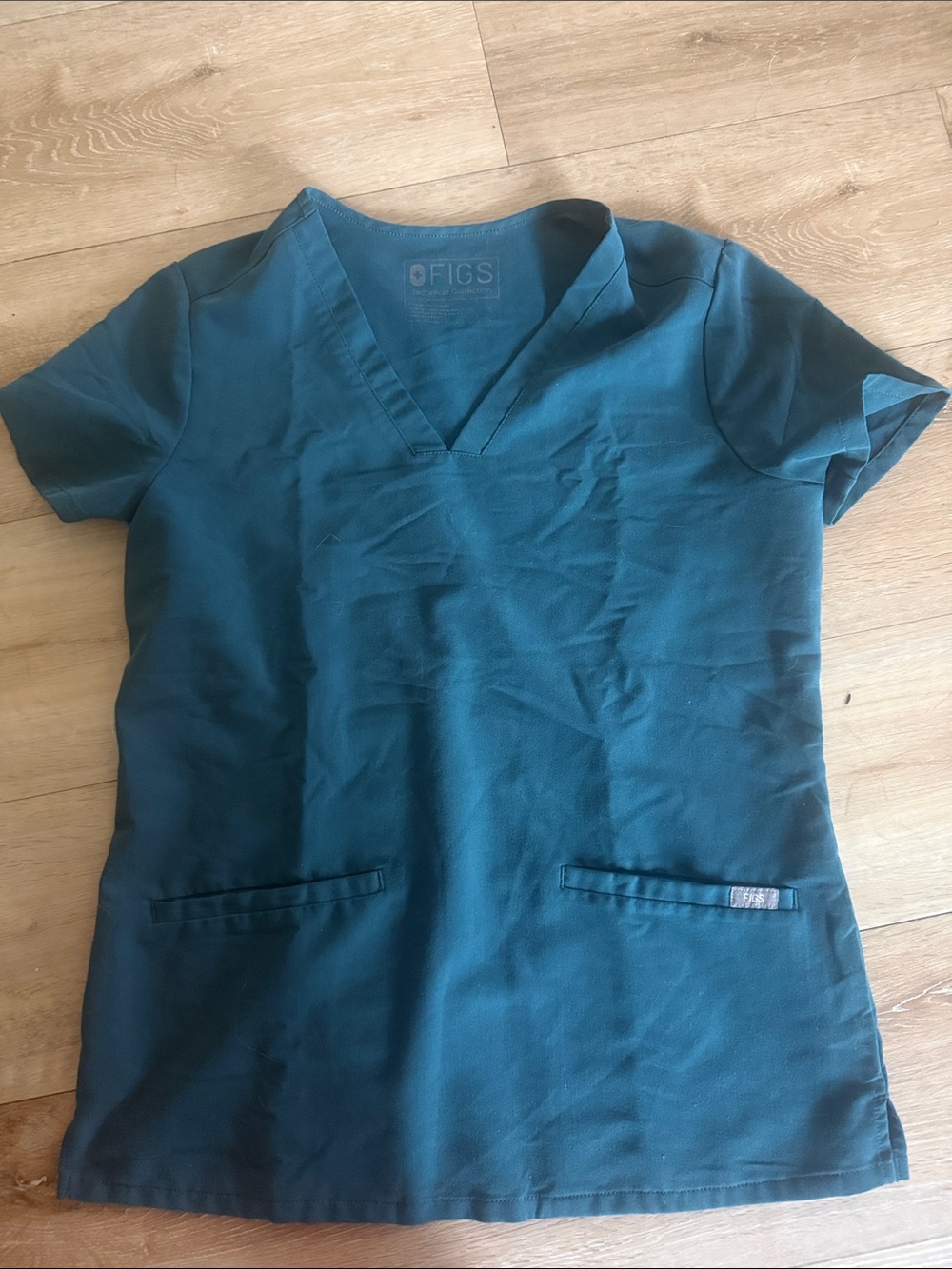Figs scrub top